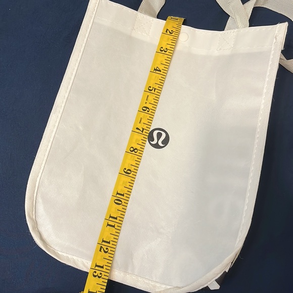 Lululemon Small reusable bag black and white - Picture 3 of 3